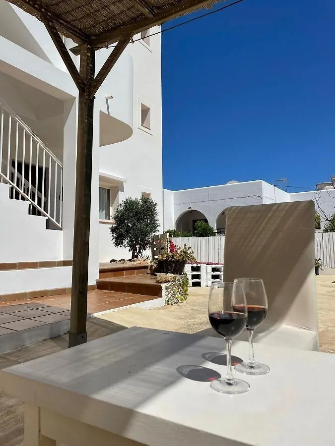 Apartamentos Torres Cardona كالا يونغا